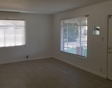 2132 E Mulberry Drive - Photo Thumbnail 8