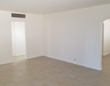 2132 E Mulberry Drive - Photo Thumbnail 7
