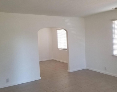 2132 E Mulberry Drive - Photo Thumbnail 5