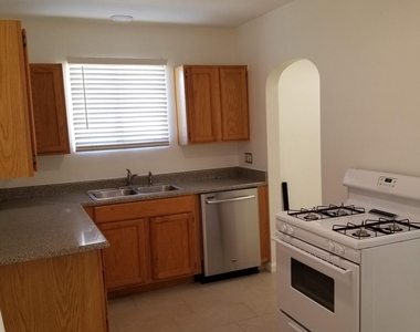 2132 E Mulberry Drive - Photo Thumbnail 3