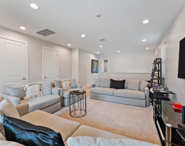 1077 Faulkner Terrace - Photo Thumbnail 32