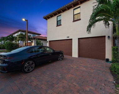 1077 Faulkner Terrace - Photo Thumbnail 64