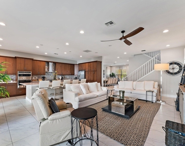 1077 Faulkner Terrace - Photo Thumbnail 15