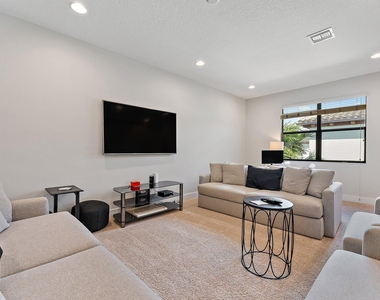 1077 Faulkner Terrace - Photo Thumbnail 30