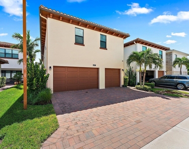1077 Faulkner Terrace - Photo Thumbnail 49