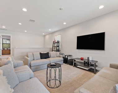 1077 Faulkner Terrace - Photo Thumbnail 31