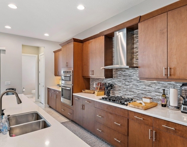 1077 Faulkner Terrace - Photo Thumbnail 18