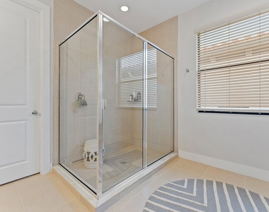 1077 Faulkner Terrace - Photo Thumbnail 27