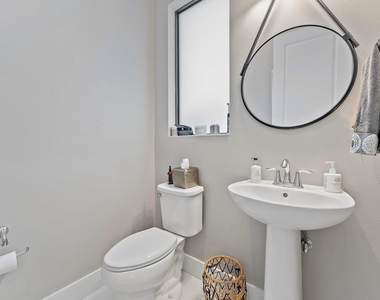1077 Faulkner Terrace - Photo Thumbnail 21
