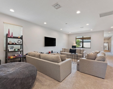 1077 Faulkner Terrace - Photo Thumbnail 29