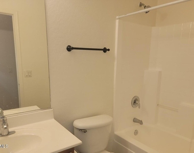 3133 W Huntington Drive - Photo Thumbnail 10