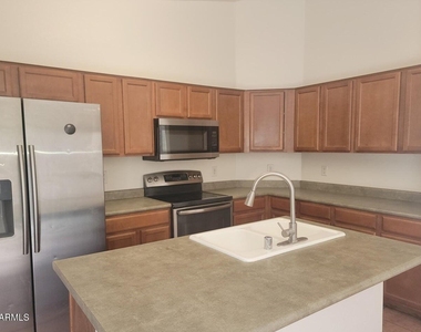 3133 W Huntington Drive - Photo Thumbnail 5