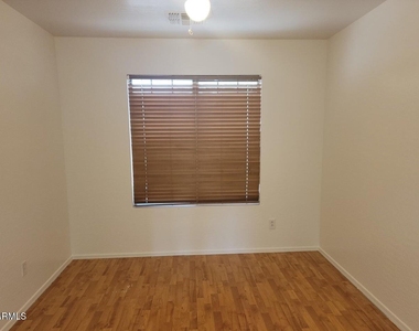 3133 W Huntington Drive - Photo Thumbnail 12