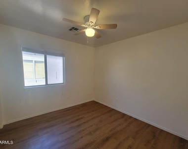 3133 W Huntington Drive - Photo Thumbnail 8