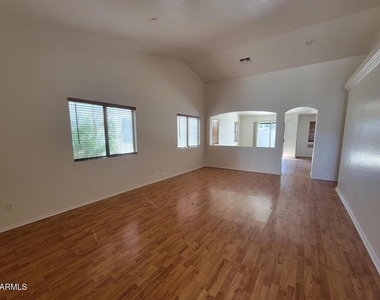 3133 W Huntington Drive - Photo Thumbnail 1