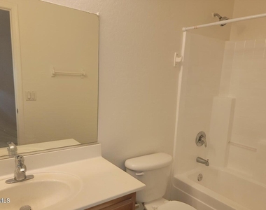 3133 W Huntington Drive - Photo Thumbnail 7