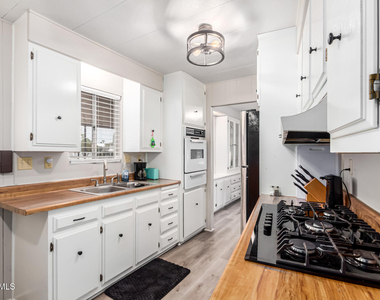2650 W Union Hills Drive - Photo Thumbnail 7
