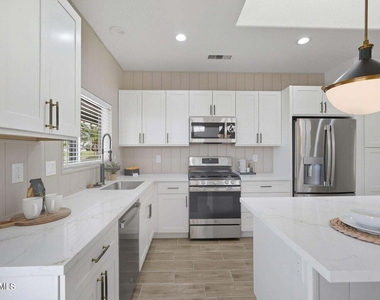 22408 N Las Vegas Drive - Photo Thumbnail 26