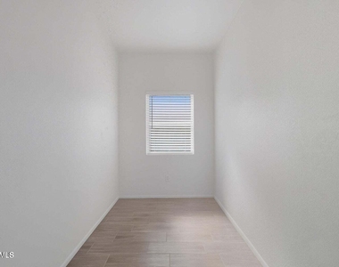 22408 N Las Vegas Drive - Photo Thumbnail 46