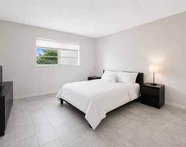 6300 Nw 62nd Street - Photo Thumbnail 5