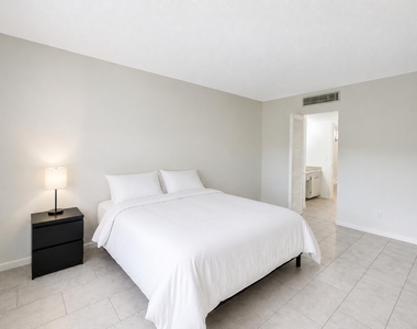 6300 Nw 62nd Street - Photo Thumbnail 4