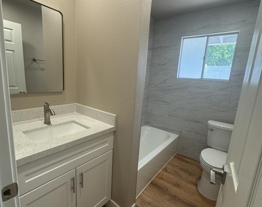 501 E Erie Street - Photo Thumbnail 14