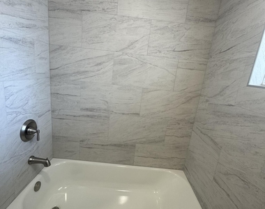 501 E Erie Street - Photo Thumbnail 12