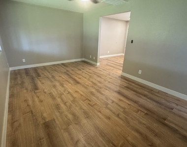 501 E Erie Street - Photo Thumbnail 3