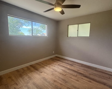 501 E Erie Street - Photo Thumbnail 8