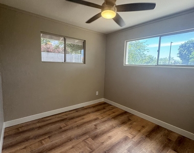 501 E Erie Street - Photo Thumbnail 10