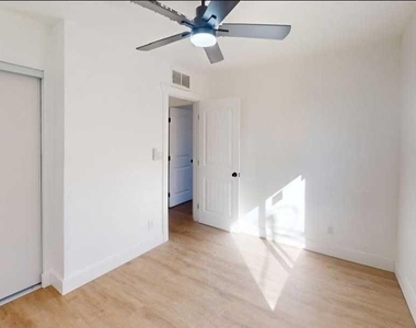 2739 E Tamarisk Avenue - Photo Thumbnail 9