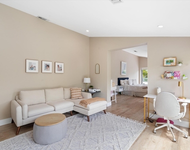 1509 Ne 4th Place - Photo Thumbnail 9