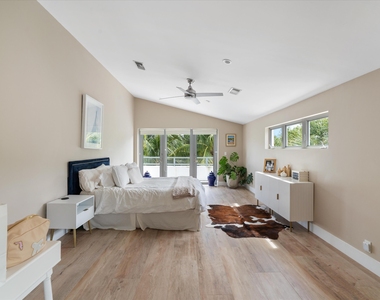 1509 Ne 4th Place - Photo Thumbnail 10