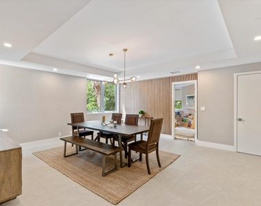 1509 Ne 4th Place - Photo Thumbnail 6
