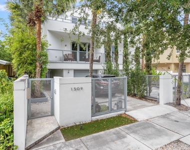 1509 Ne 4th Place - Photo Thumbnail 24