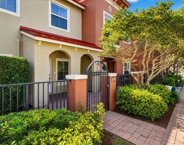 340 Lake Monterey Circle - Photo Thumbnail 4