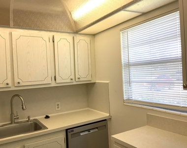 560 Fanshaw - Photo Thumbnail 3