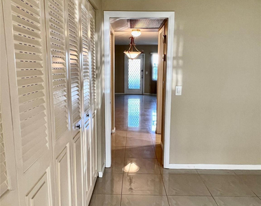 517 Mansfield M - Photo Thumbnail 18