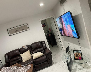 4655 Palm Avenue - Photo Thumbnail 6