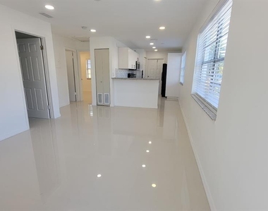 831 Nw 14th Way - Photo Thumbnail 1