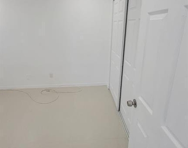 831 Nw 14th Way - Photo Thumbnail 8