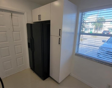 831 Nw 14th Way - Photo Thumbnail 5
