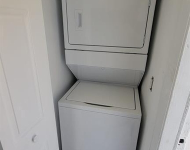 831 Nw 14th Way - Photo Thumbnail 11