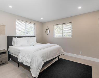 300 Se 8th Court - Photo Thumbnail 8