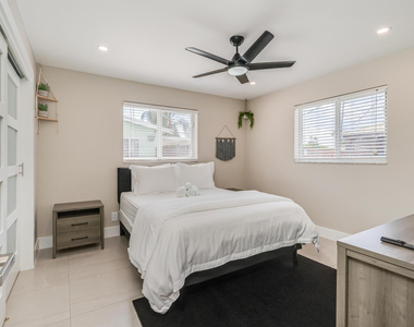 300 Se 8th Court - Photo Thumbnail 18