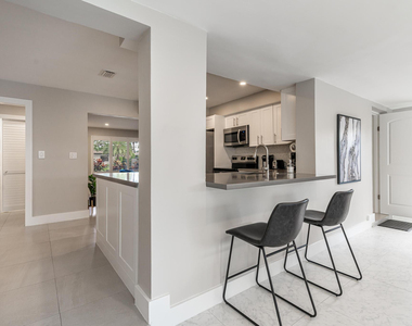 300 Se 8th Court - Photo Thumbnail 11