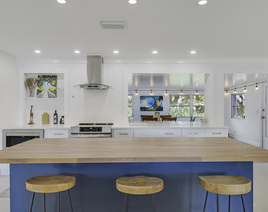 1518 Summer Avenue - Photo Thumbnail 1