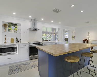 1518 Summer Avenue - Photo Thumbnail 2
