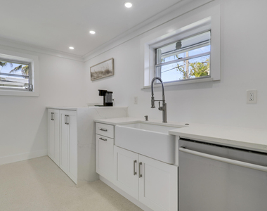 1518 Summer Avenue - Photo Thumbnail 20