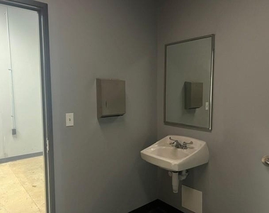 180 W 15th Street - Photo Thumbnail 10
